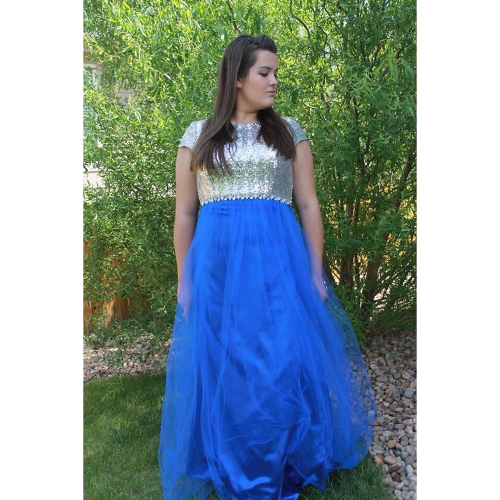 Blue Tulle Sparkly Prom Dress with Sleeves